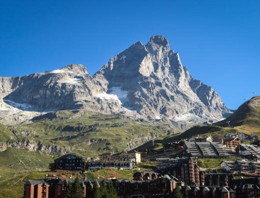 Cervinia zona funivie (foto Enrico Romanzi)